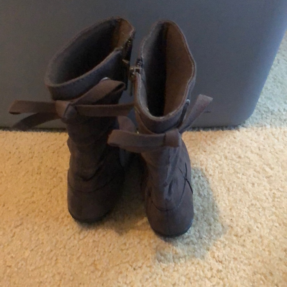 Boots - Picture 3 of 4